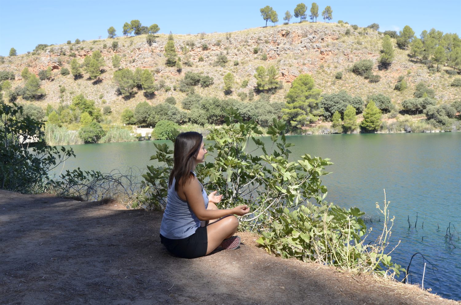 Un momento de calma junto al agua